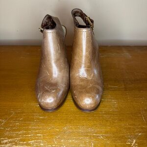 Vince Camuto vc-Gordella Light Brown Leather Ankle Boots Women’s Size 9